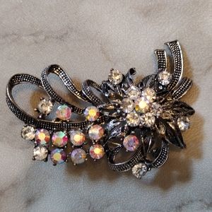 Beautiful faux silver and diamonds brooch.